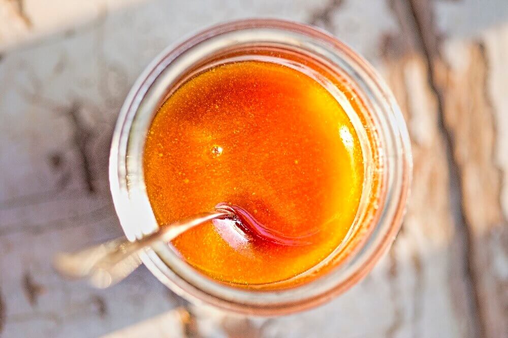 manuka honey in jar