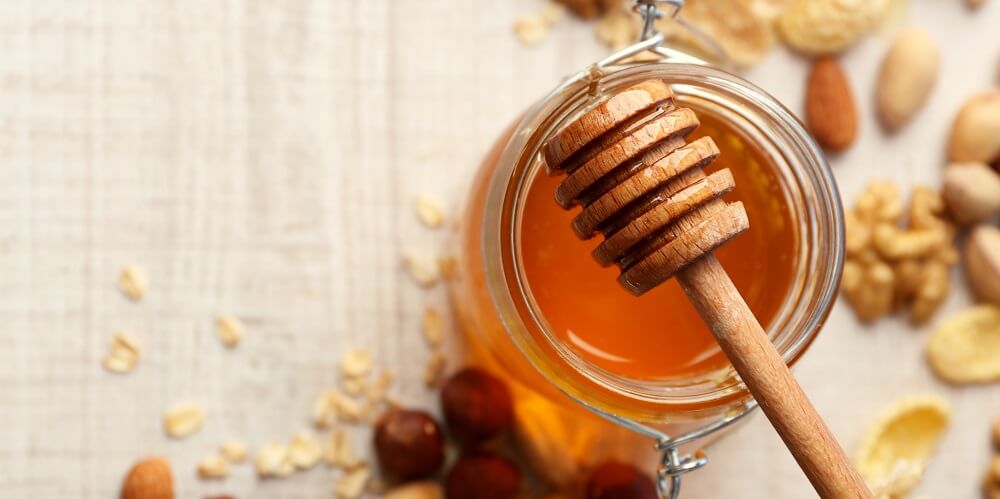 honey jar with honeystick in it